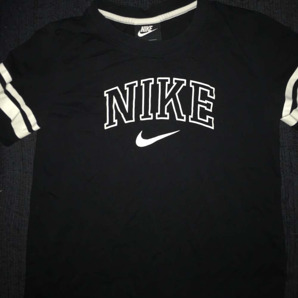 Women’s black nike shirt